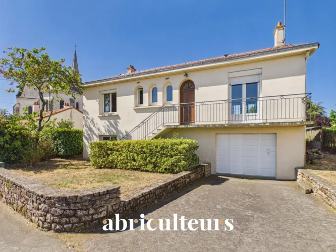 Nantes-Style House with Large Garden for Sale in Bourg De St Hilaire De Clisson (44190) photo 2