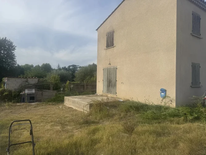 Castelnau-Valence, Villa of Type R+1 on a 300 m² Plot