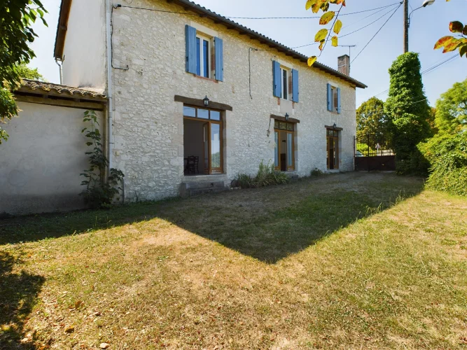 Roquecor: Investment Opportunity and Lifestyle: House with 6