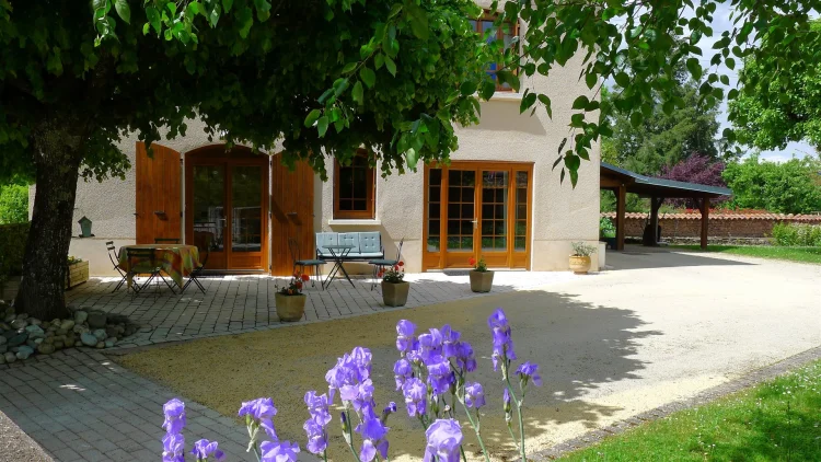 In a Greensetting, Beautiful Early 20th-Century House photo 3
