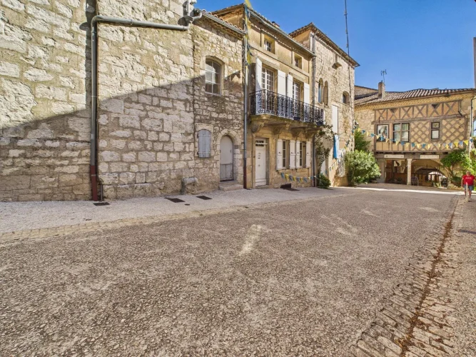 Character Property in the Heart of the Charming Village of Monflanquin photo 2