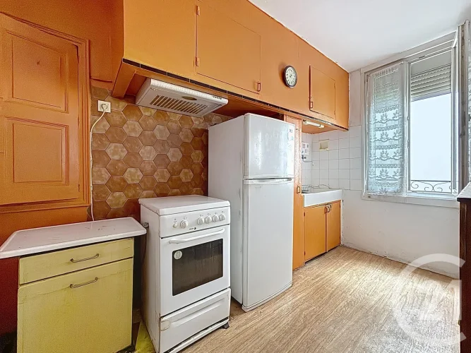 Béziers City Center Fénelon/Boulevard D'angleterre 4-Room Townhouse with Garage. Close to the photo 4