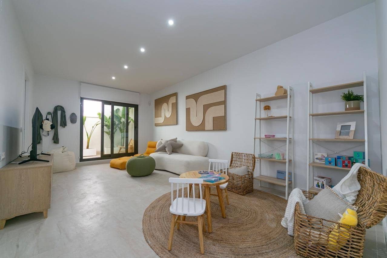 Apartment for sale in Torrevieja, Alicante photo 2