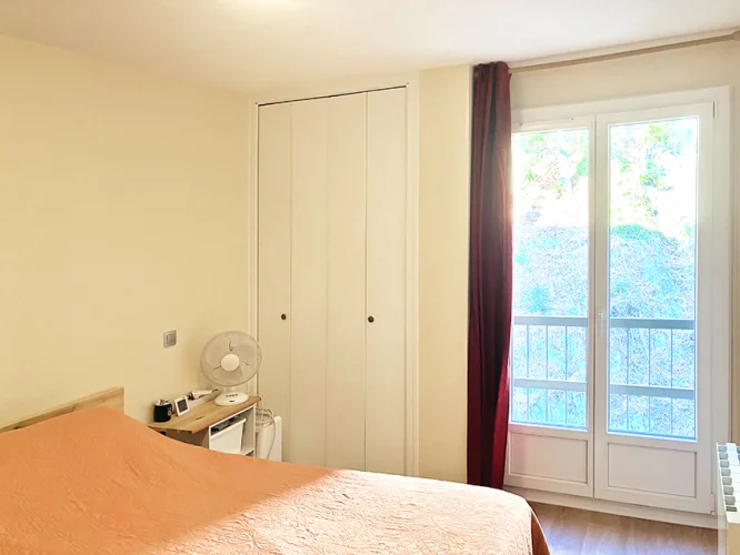 Clean, Updated Two Bedroom Apartment with Elevator and Lovely Views photo 5