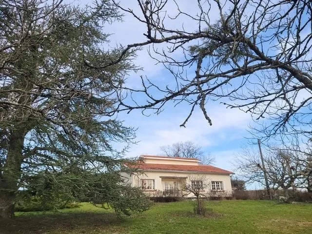 Outside Condom – Charming House at the Gates of Condom with a Entrance Opening to Living/Dining Room, Kitchen Opening on… photo 4