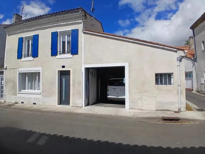 Primely-Placed, 3-Bed Town House with Garage and Balcony