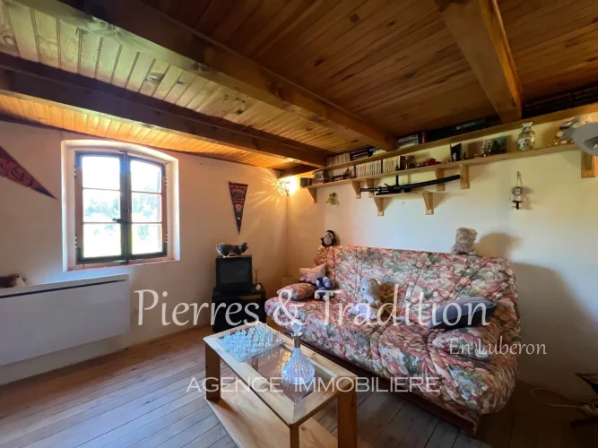 Céreste, Individual House with Charm and its Garden Near Village and Shops photo 5