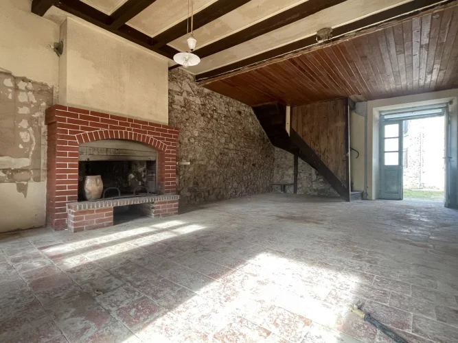 Stone House to Renovate with Garden and Outbuilding – just 5 Minutes from Chabanais photo 5