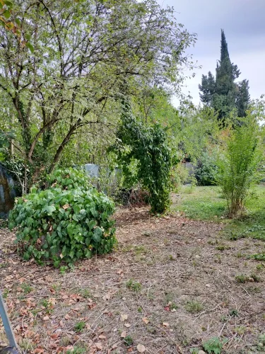 House on One Floor to Fully Renovate on a Fenced Plot of 400 m² Close to all Shops photo 2