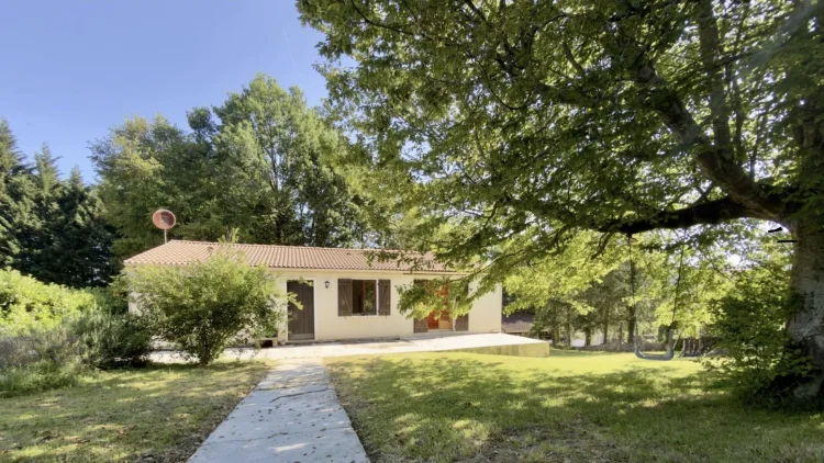 Peaceful Single Storey Home in a Charming Village with Lovely Views & Basement photo 2
