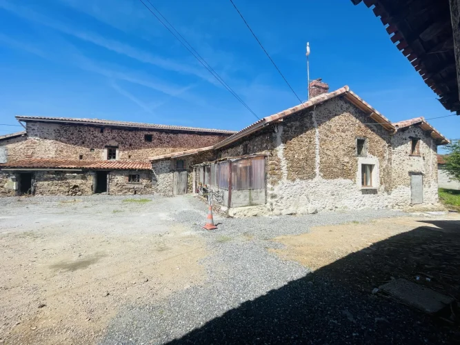 House to Renovate with Outbuildings. photo 3