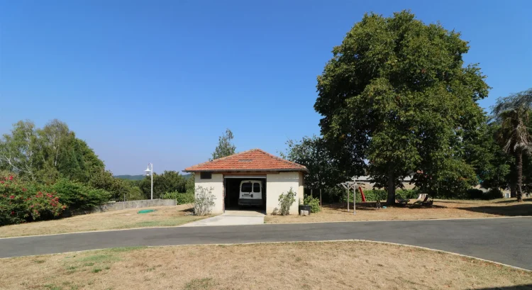 Very Beautiful Village House Completely Renovated on a Wooded Plot, Large Outbuildings, 2297m² of Land photo 4