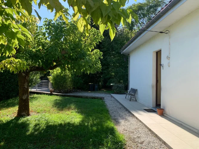 Exclusive Idb! Single-Story, 3-Bedroom House with Garden in the Heart of Sauveterre-De-Guyenne! photo 4