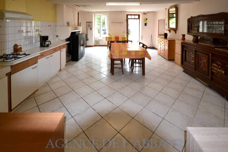 Vénérand, Charentaise House, 75 m², 2 Bedrooms, 916 m² Plot photo 2