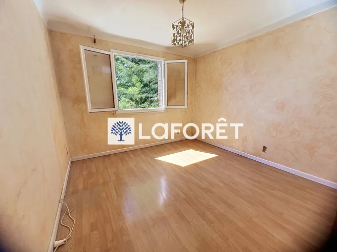 Spacious 3-Room Apartment in a Quiet Area in the Heart of the City photo 4