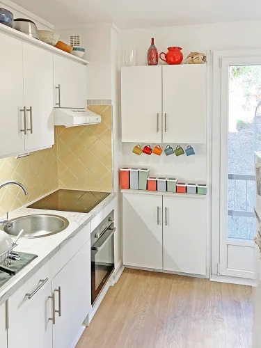 Clean, Updated Two Bedroom Apartment with Elevator and Lovely Views photo 3