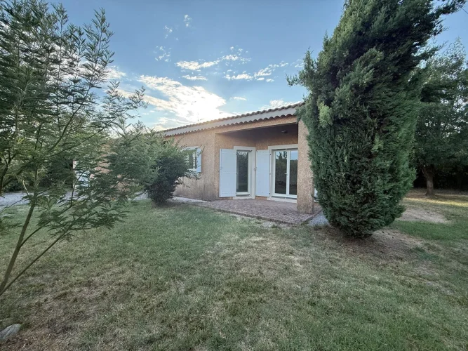 Single-Story Four-Room Villa with Garage and Adjacent Land in Aubenas