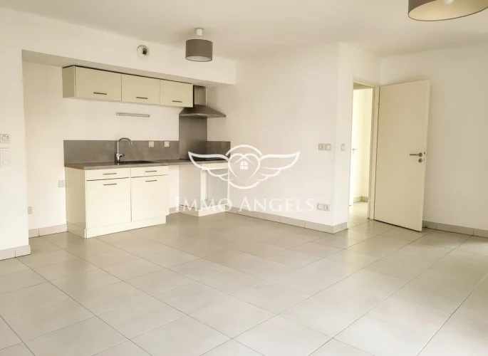 2-Bedroom Apartment with Large Terrace