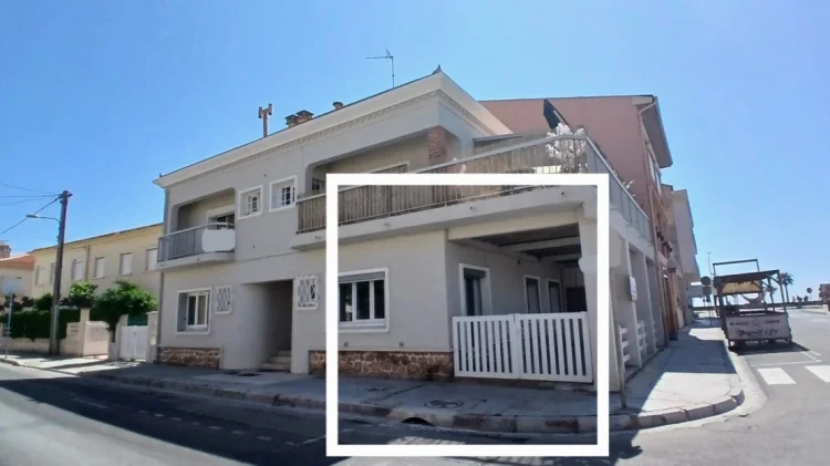 Fully Renovated Apartment on the Ground Floor with Courtyard and at Walking Distance from the Beach.