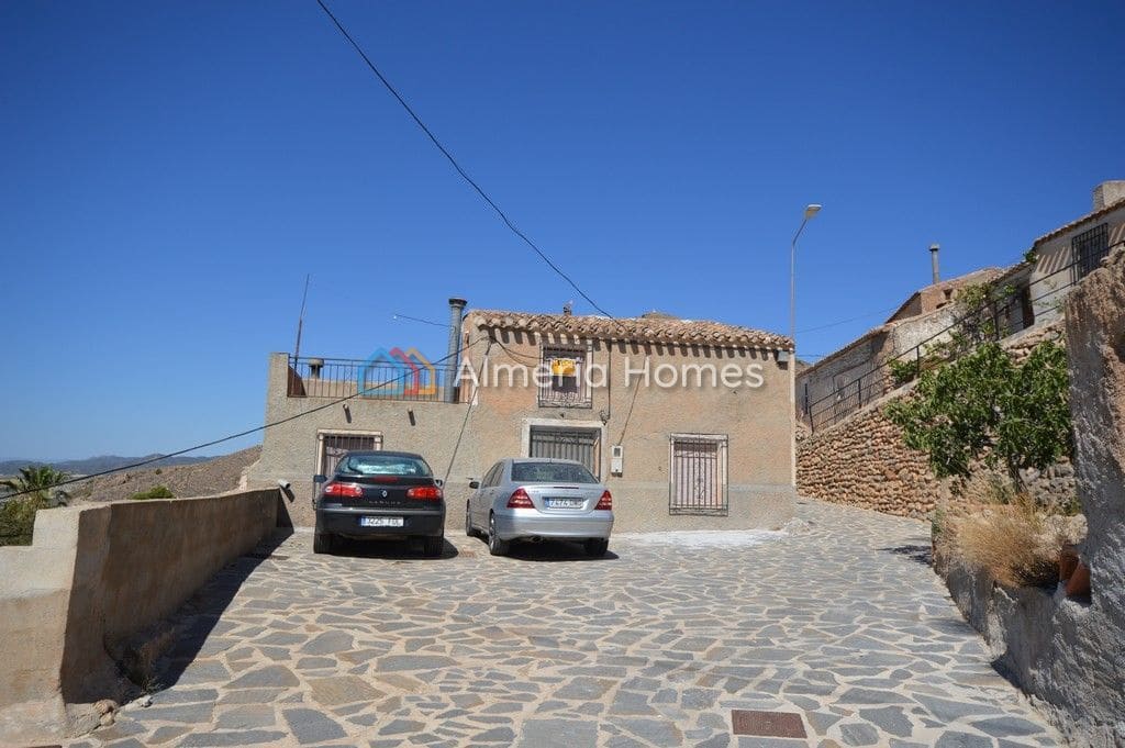Townhouse for sale in Oria, Almería