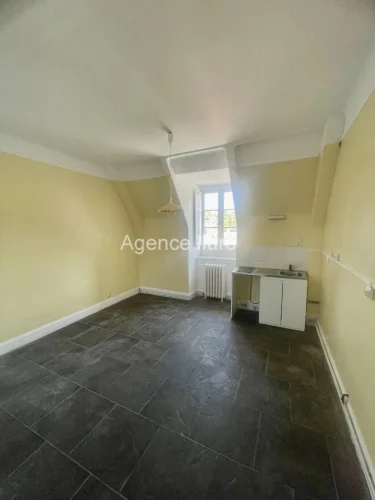 Oloron - in a Prestigious Residence, Beautiful T3 Apartment with Parking Space photo 2