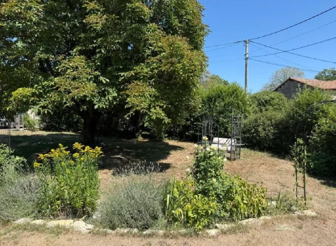 2 Bed House for Sale in Champagne-Mouton photo 3