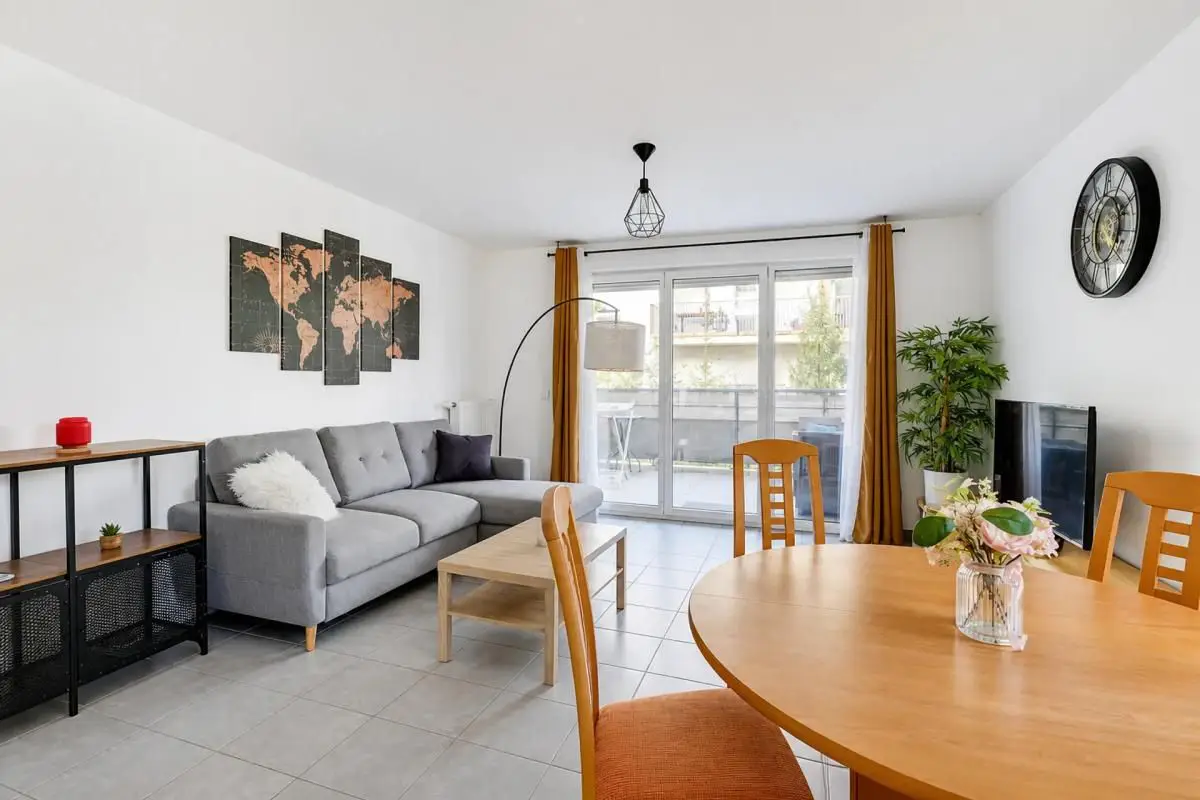 Apartment for sale in Vénissieux — 2 bedrooms, 68 m² photo 3