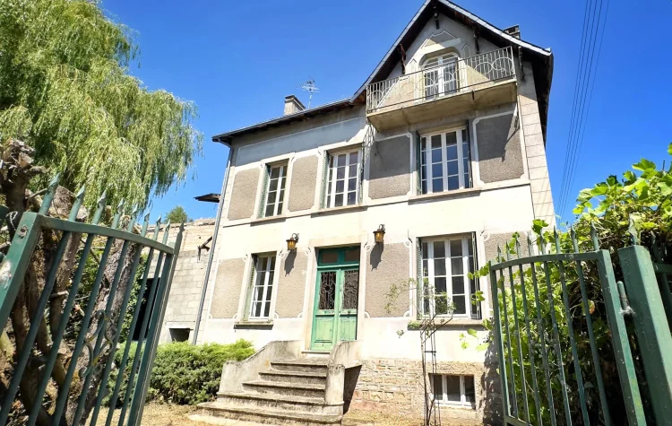 Town Centre Property with Huge Potential