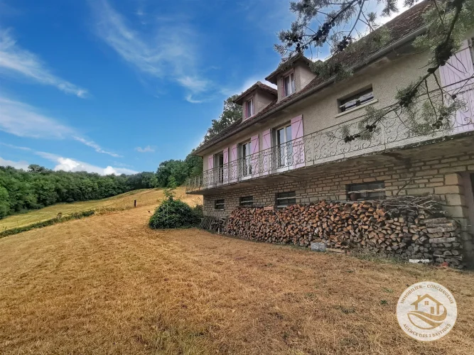 A Charming House with 1.89 ha of Meadowland, Outbuildings and Unobstructed Views of the Forest photo 2