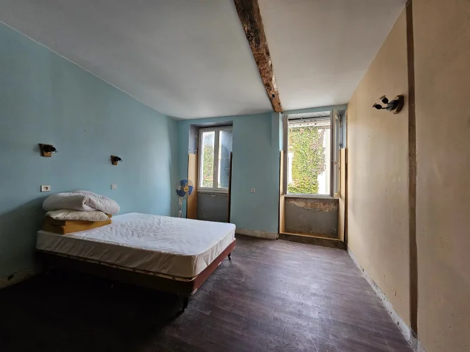 Village Centre Village Property with Renovation Potential photo 4