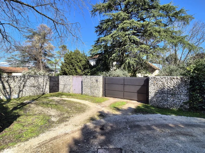 Family Home with Outbuildings and 1450 m² of Land photo 5