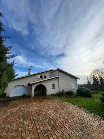 Outside Condom – Charming House at the Gates of Condom with a Entrance Opening to Living/Dining Room, Kitchen Opening on… photo 5