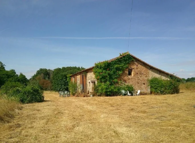 4 Bed House for Sale in Sauzé-Vaussais