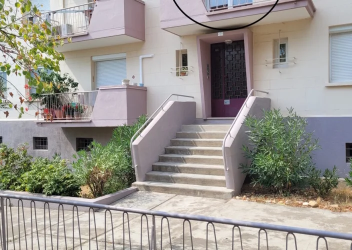 A Charming, Light-Filled Flat Measuring 67 M2 with a Balcony and Private Parking, in the Heart of Beziers.