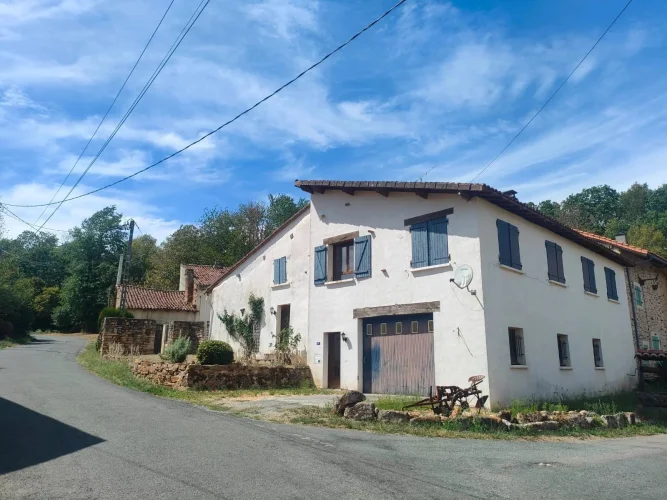 Large Flexible Property with Potential for Two Separate Homes