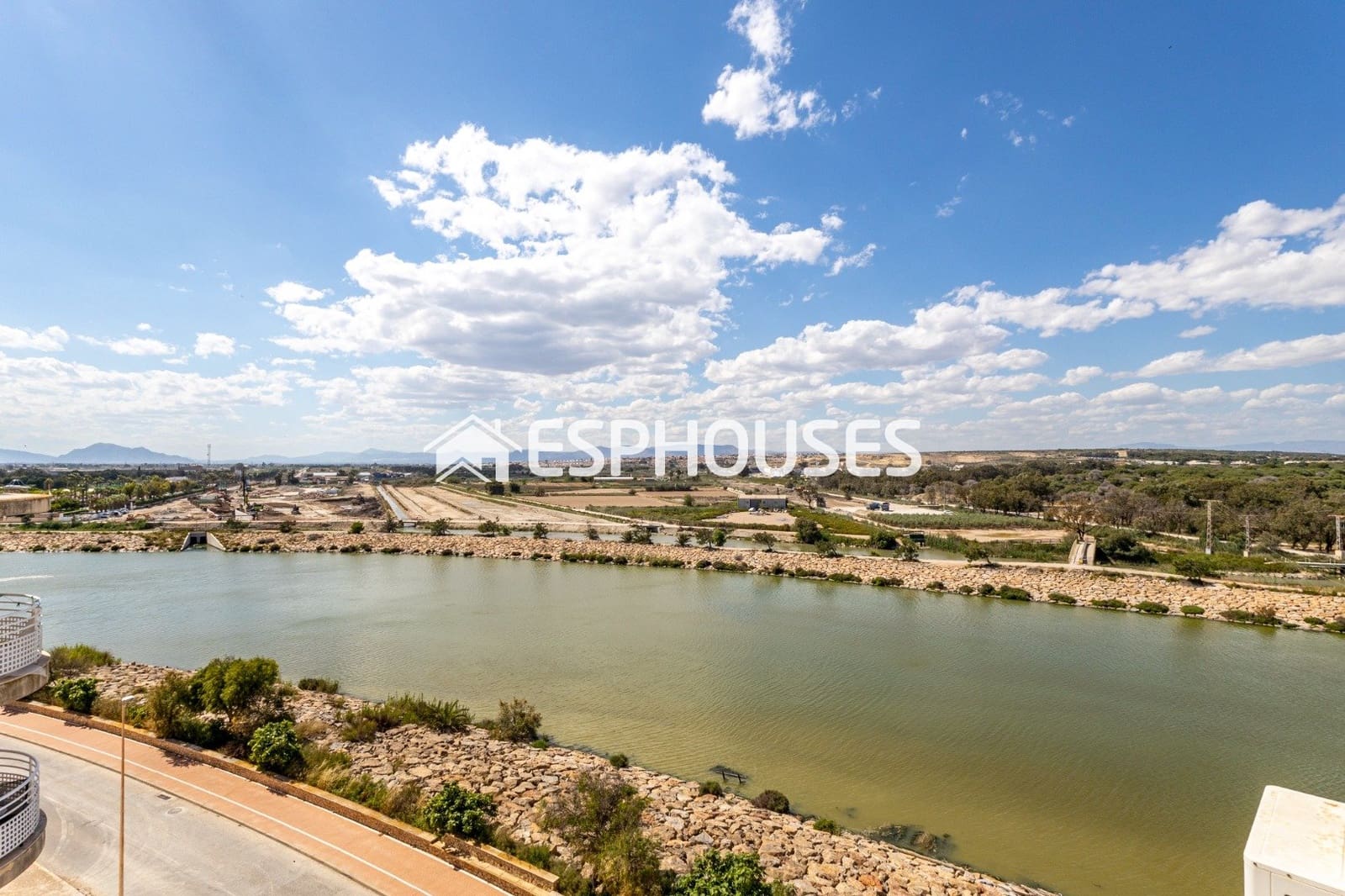 Apartment for sale in Puerto Deportivo, Guardamar del Segura, Alicante photo 3