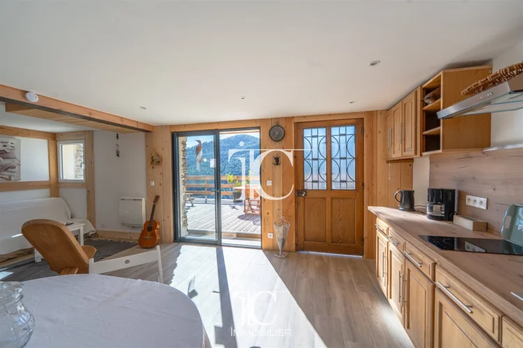 Stone & Wood House – Exceptional View – 6,193 m² of Land photo 4