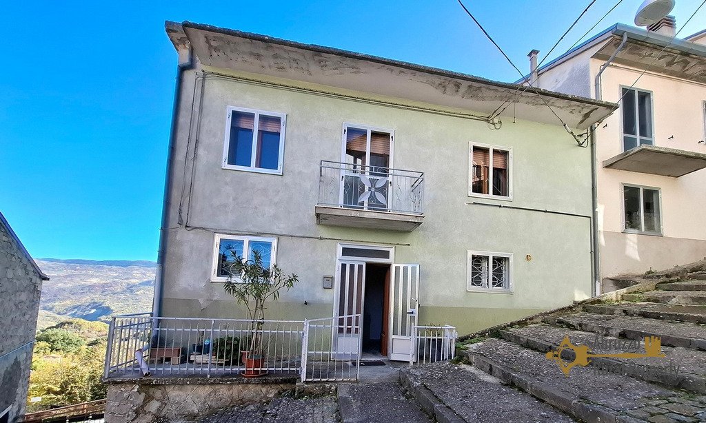 Property in Belmonte Del Sannio photo 2