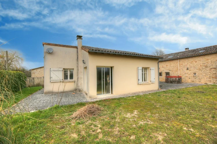 Spacious and Light Filled Barn Conversion with Guest Cottage and 2 Acres of Gardens. photo 4