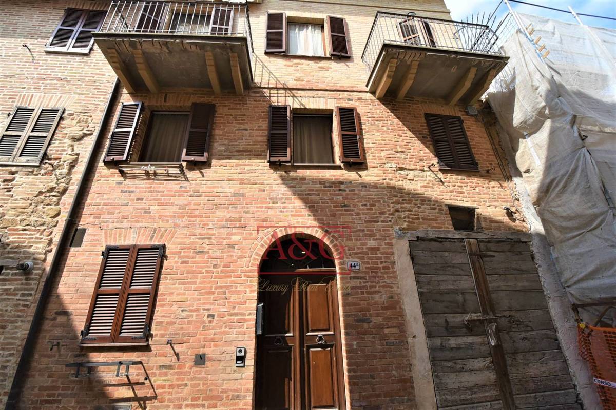 Property in Sarnano photo 2