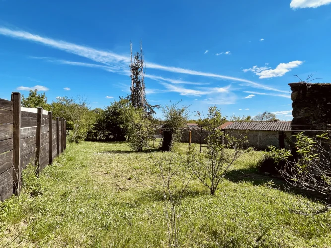 Village House with Basement, Barn, Courtyard and Garden photo 3