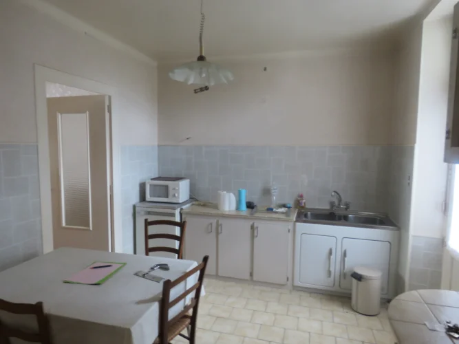 House Comprising: Upstairs (98m² Apartment) + an photo 2
