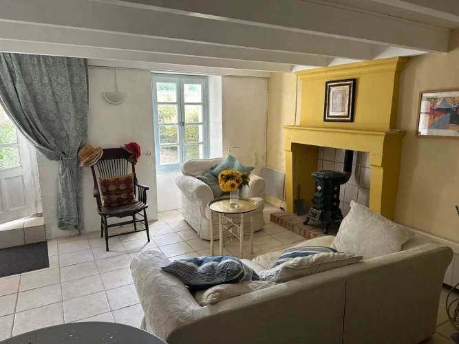 Spacious 4 Bed 4 Bath Charentaise with Pool Close to Village photo 4