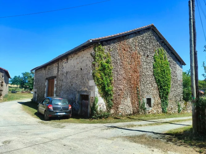 Two Adjoining Stone Houses with Barn and Well in the Heart of Maisonnais-Sur-Tardoire photo 3