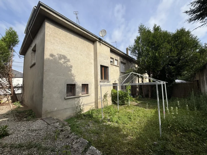 Chatillon Sur Seine: Charming 150m² House (Ground Floor + 2 Floors) with