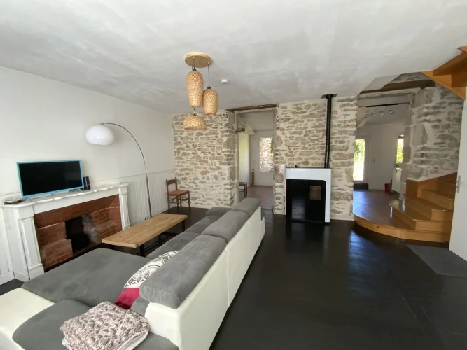 For Sale Gramat Downtown Walking Distance – Charming Renovated House with Garden, 3 Bedrooms, Garage and Outbuilding. photo 5
