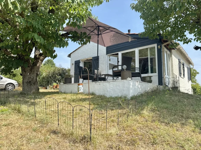 Charming 2 Bed Home with Stunning Views to Lauzerte
