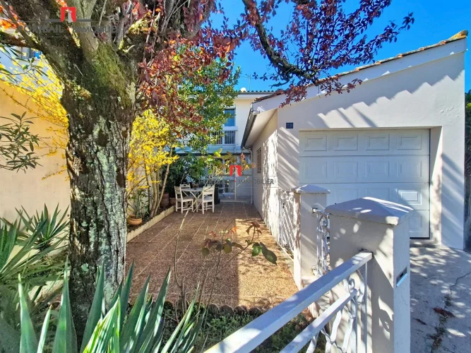 House for Sale in Carbon-Blanc