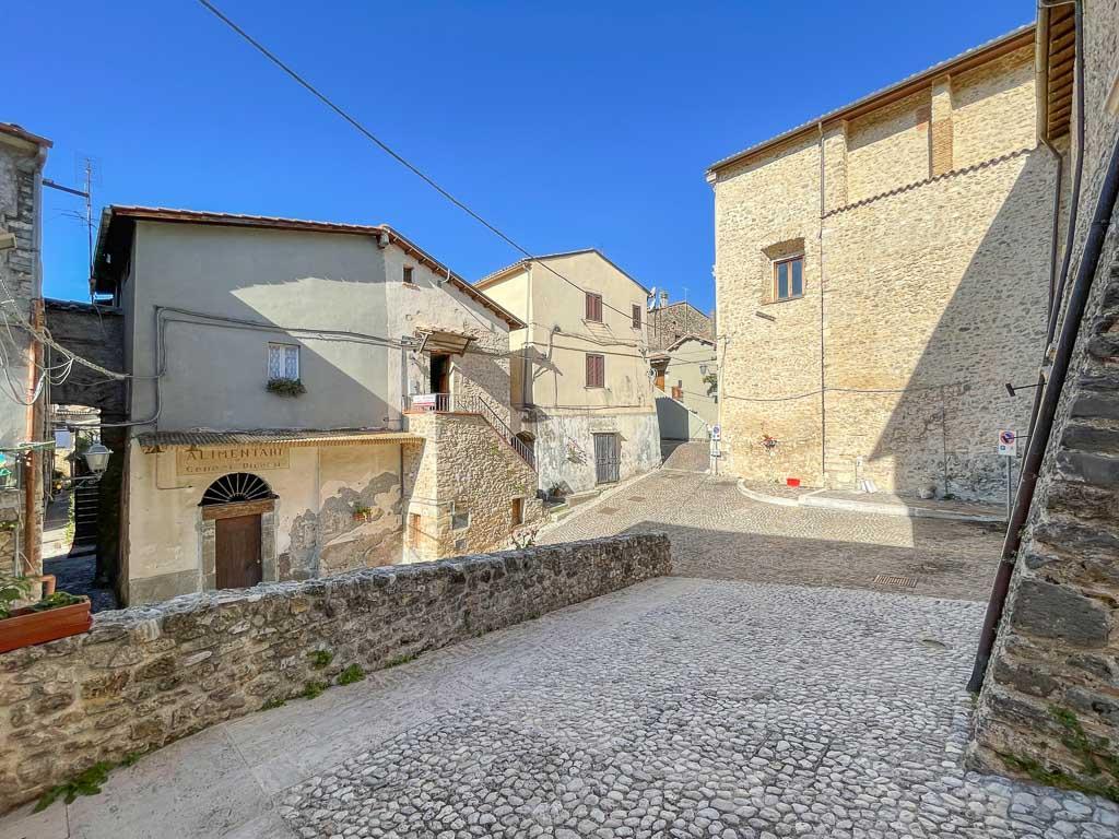 Property in Scandriglia photo 4