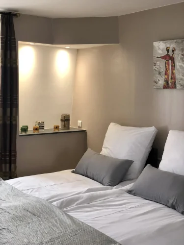 Charming Property Comprising a Spacious Holiday Home and a Fully Operational Dental Practice, Generating a Stable Monthl…